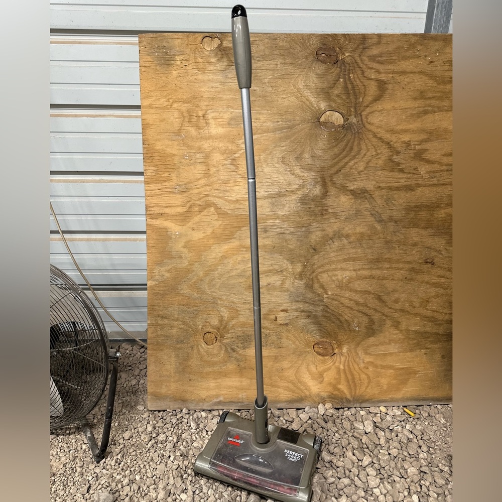 Electric cordless Bissell perfect sweep turbo vacuum